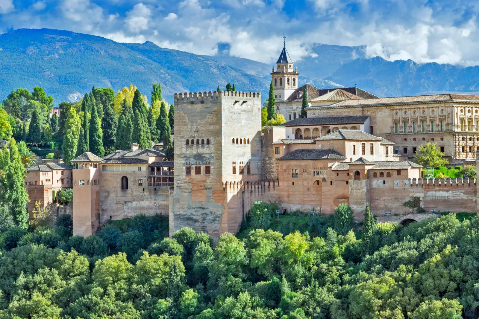 Alhambra ir pārspējis apmeklējumu rekordu šajā 2017. gadā, kopumā 27 miljonus.