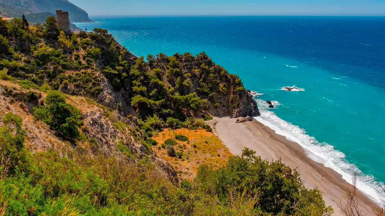 En Hotel mat enger Golfplaz bedroht eng vun de schéinste Landschafte vu Malaga ze verschwannen