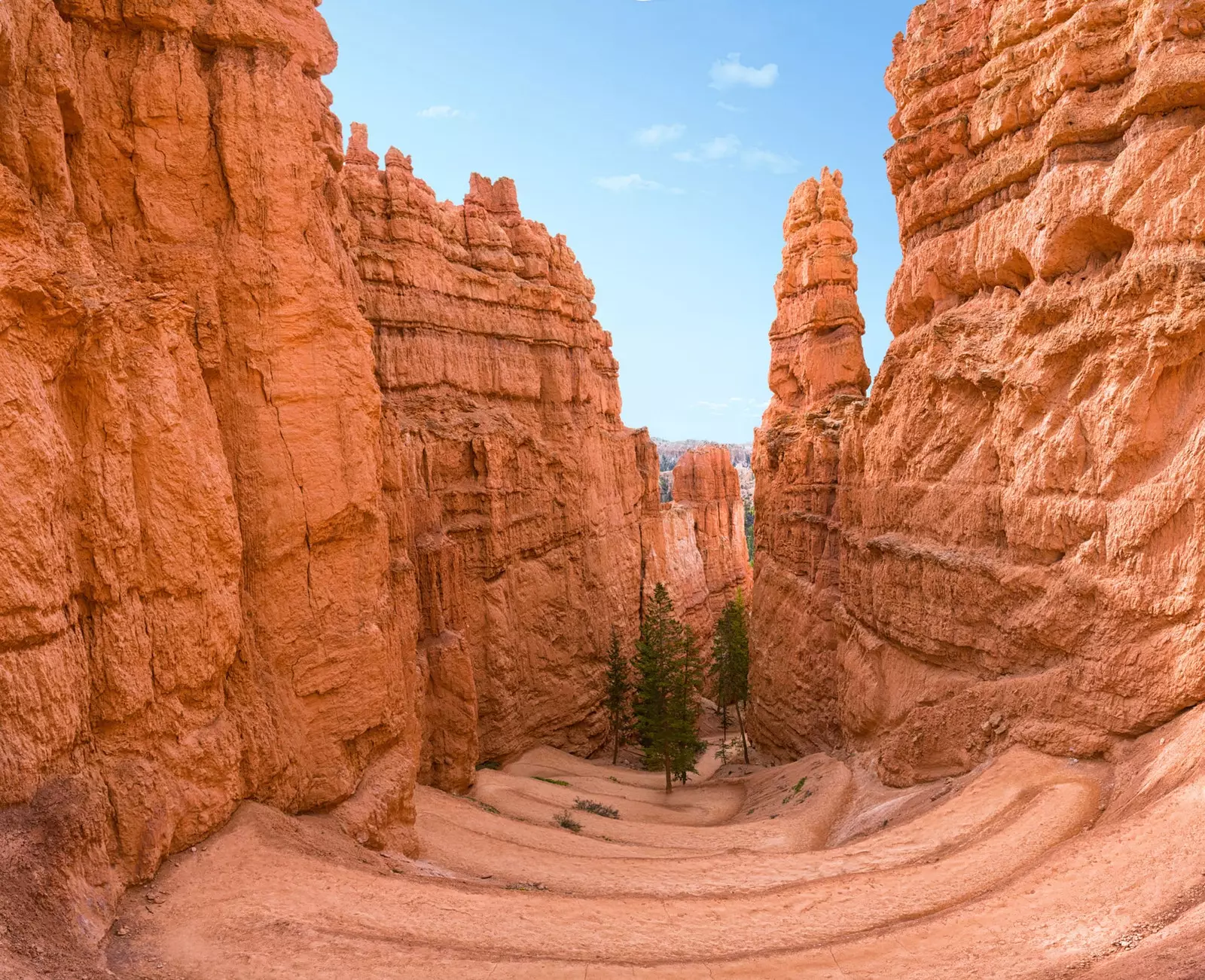 Zwei Brücken, einer der Anstiege der Navajo-Schleife.