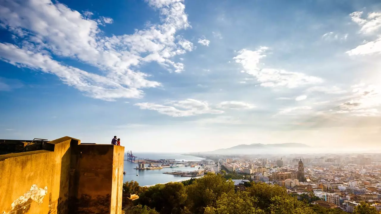 Cúig bhotún a dhéanann tú agus tú ag taisteal go Malaga