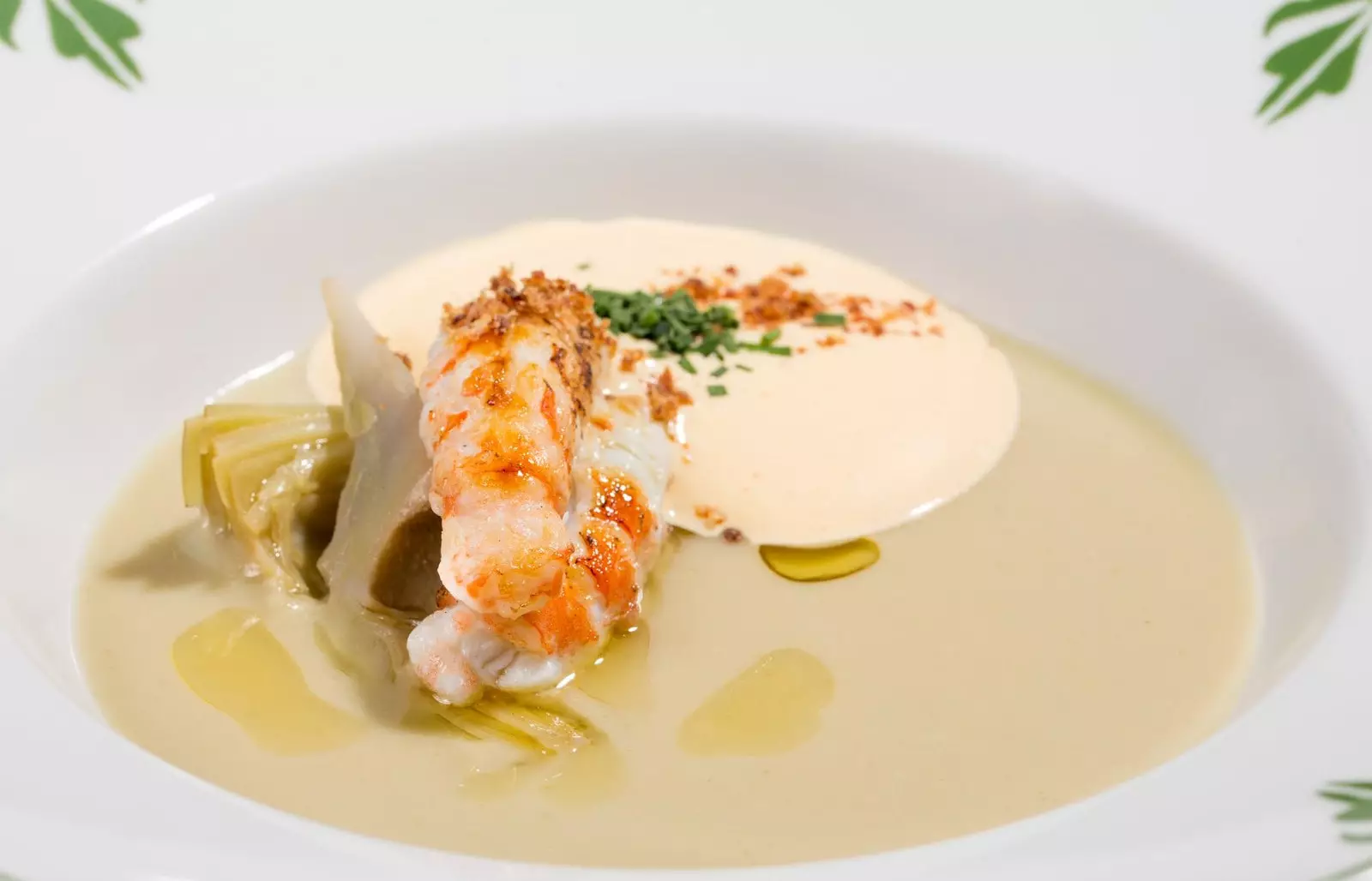 Balasuta. Krim artichoke dengan lobster Norwegia panggang.jpg