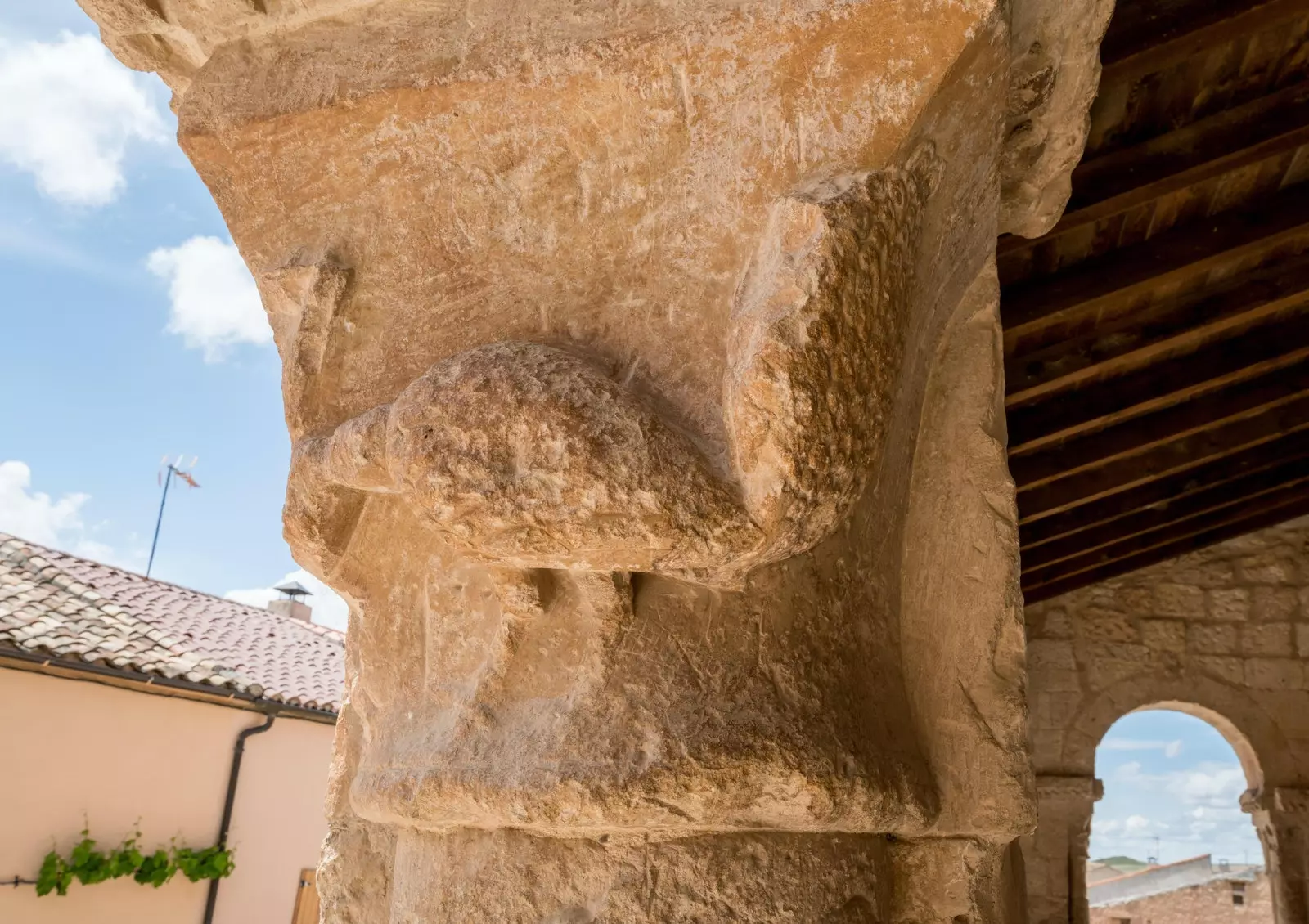 Hovedstaden i kirken San Miguel i San Esteban de Gormaz Soria.