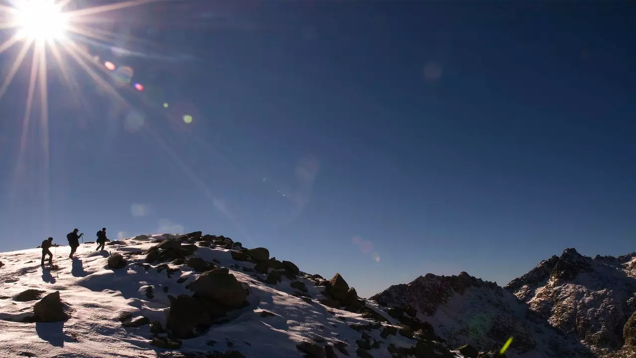 Percorso innevato: saliamo sulla cima Morezón della Sierra de Gredos