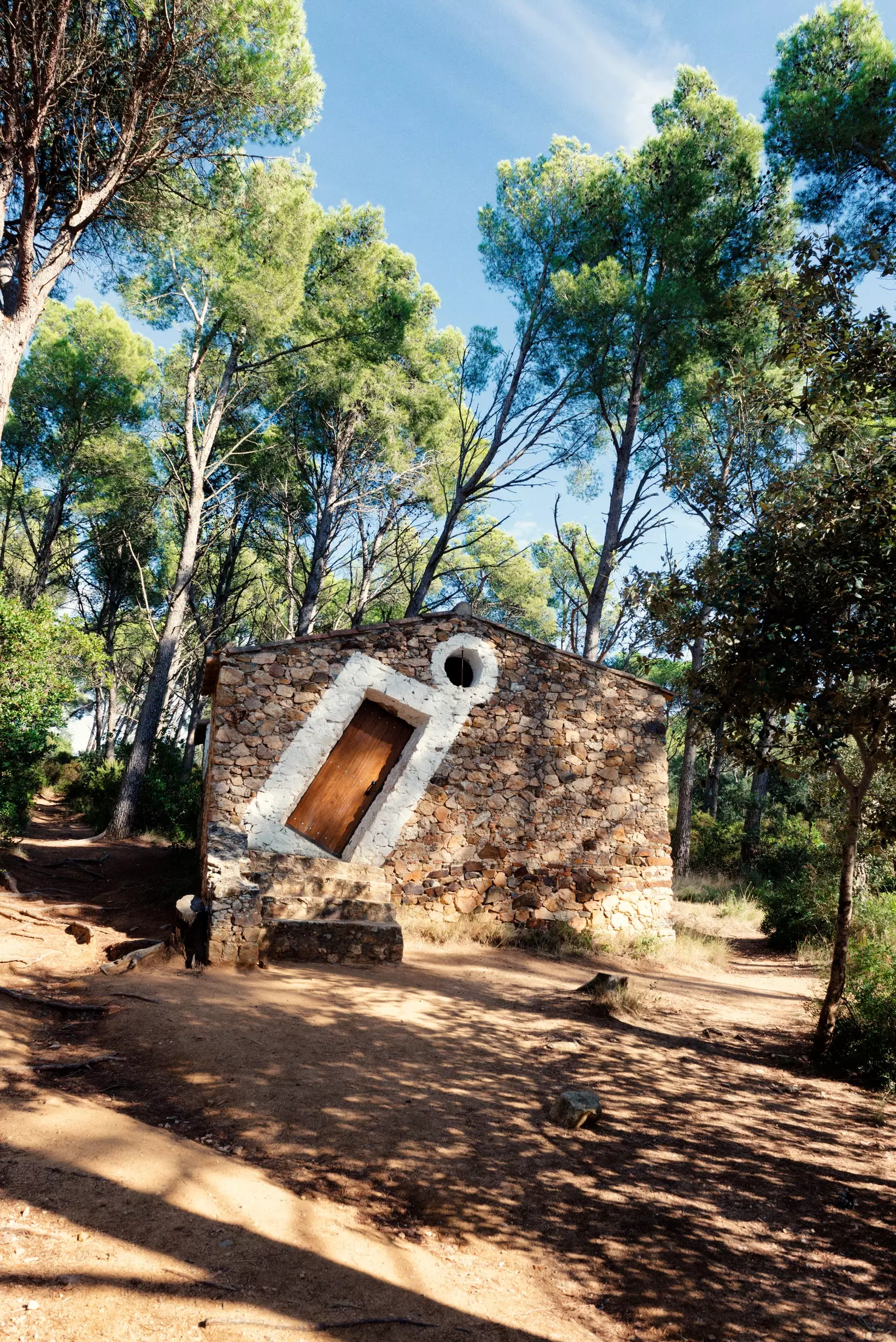 Barraca den Dalí obok zatoki Es Castell.