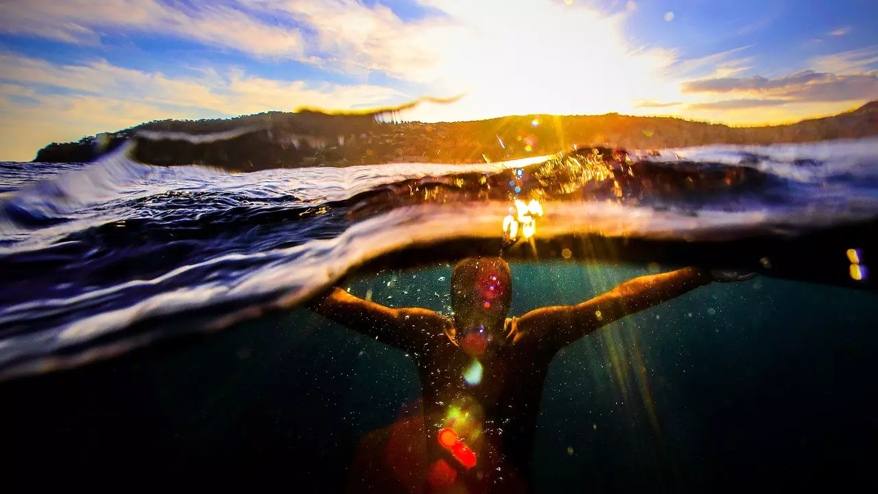 'One Breath Around The World', the video of the underwater world tour