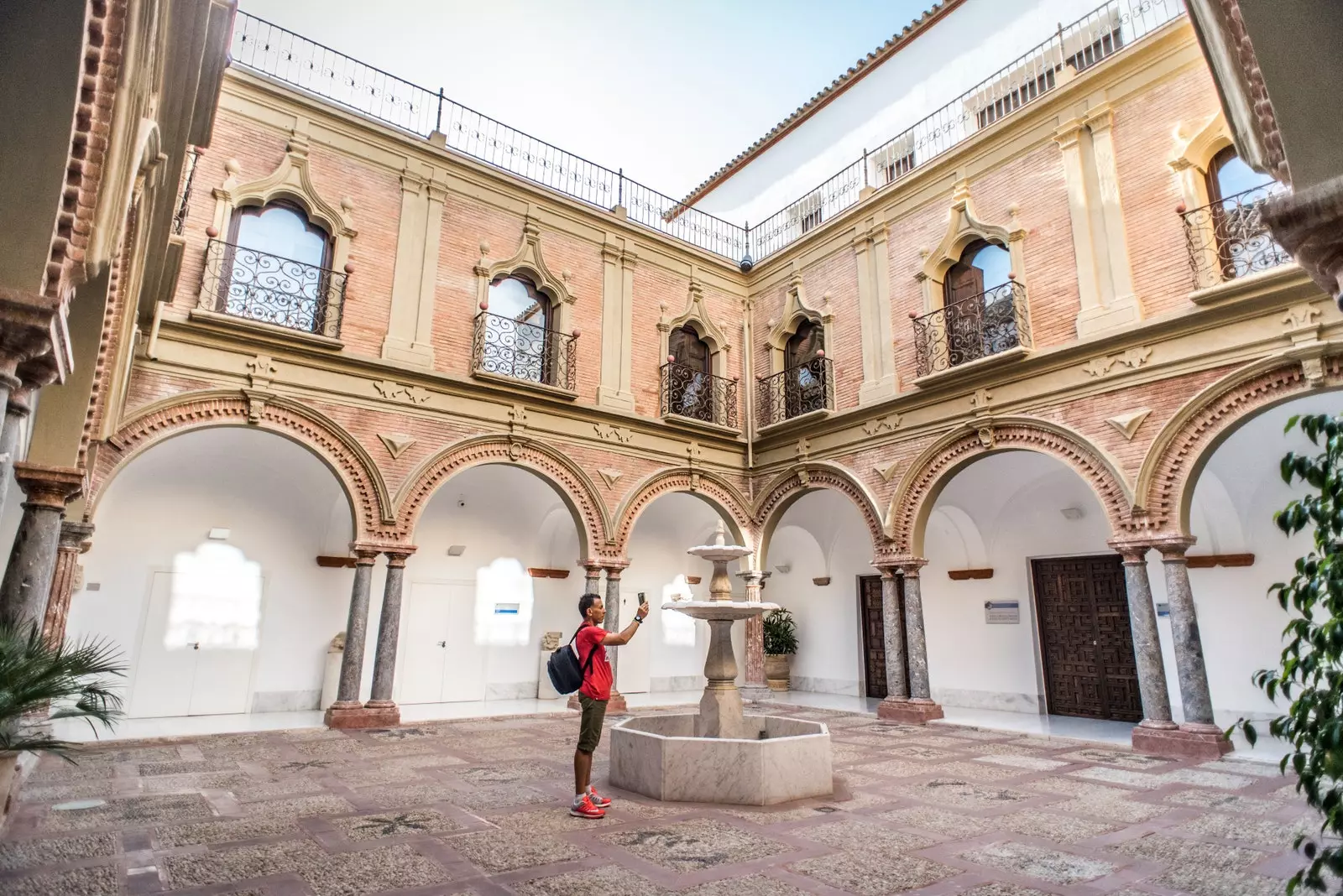 Claustro do Palácio dos Condes de Santa Ana Lucena.