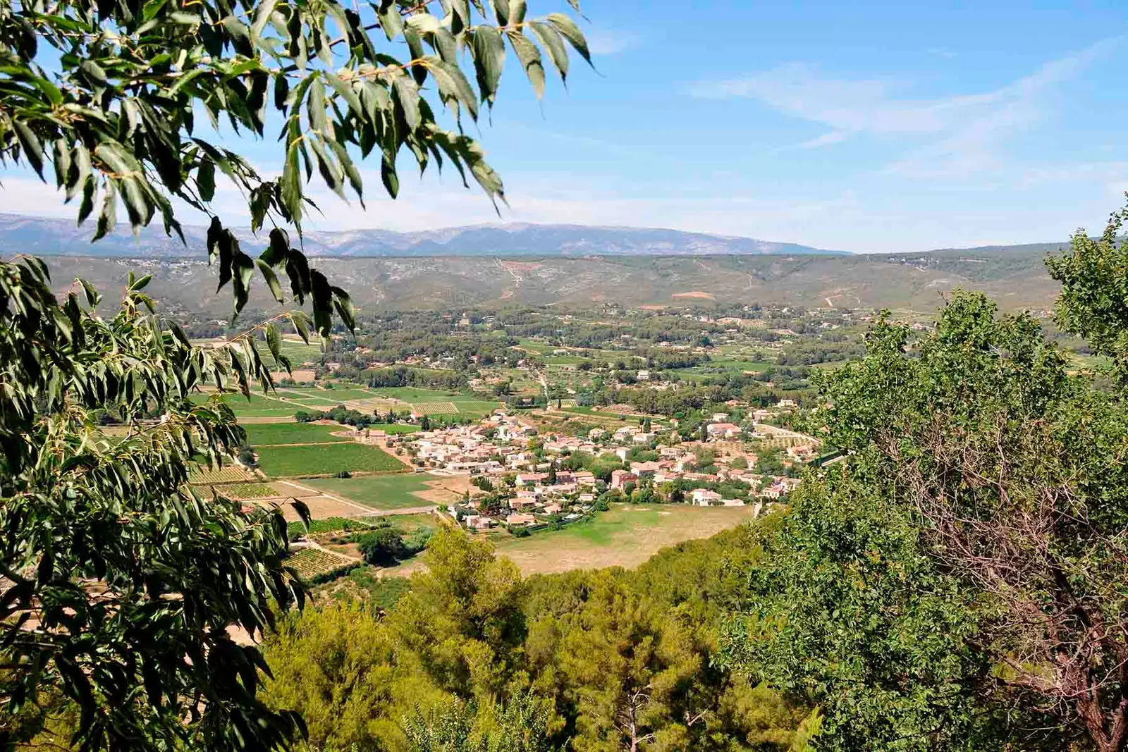 Utsikt fra Castellet med landsbyen i det fjerne