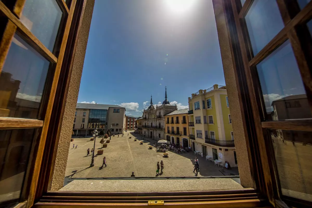 Vue op d'Plaz vum Hotel Aroi Bierzo Plaza