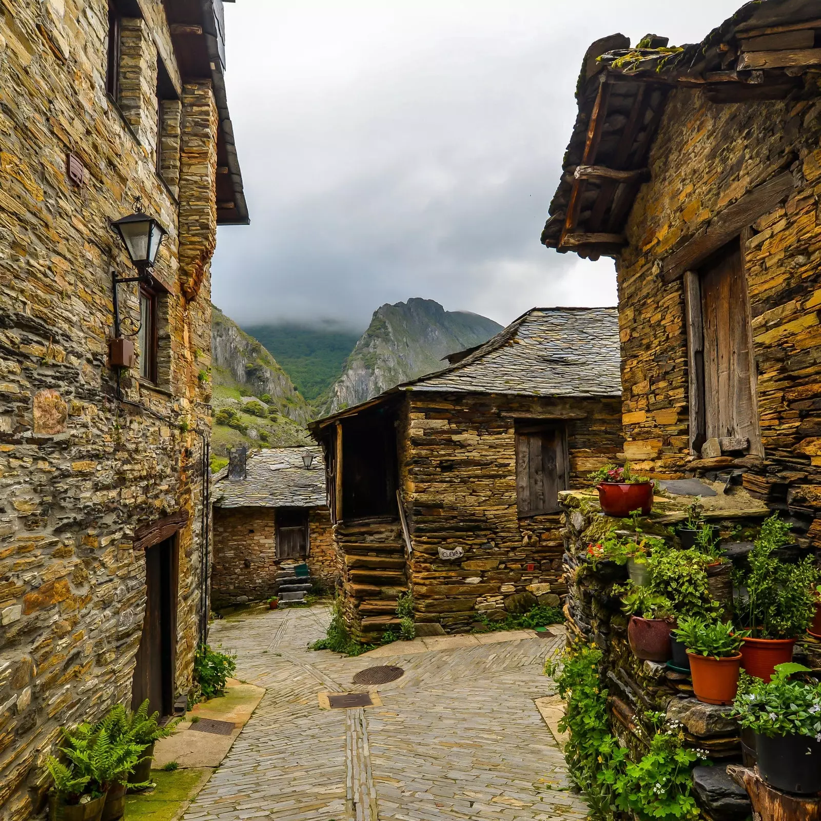 Peñalba de Santiago en av de vackraste städerna i Spanien