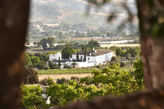 Vue de l'Hôtel Molino del Arco au milieu des montagnes