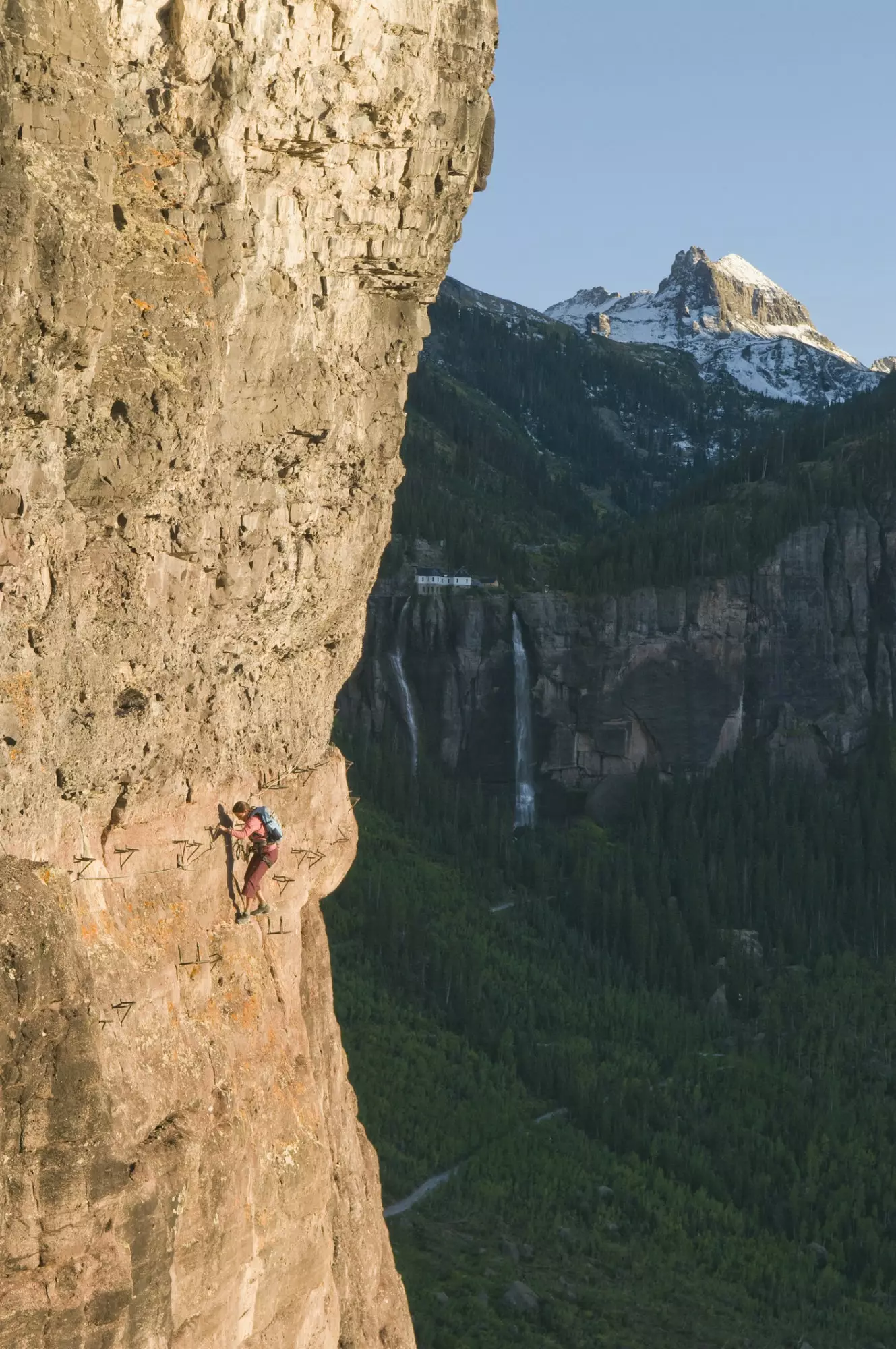 Terdapat via ferrata seperti ini di Colorado yang tidak sesuai untuk semua khalayak.