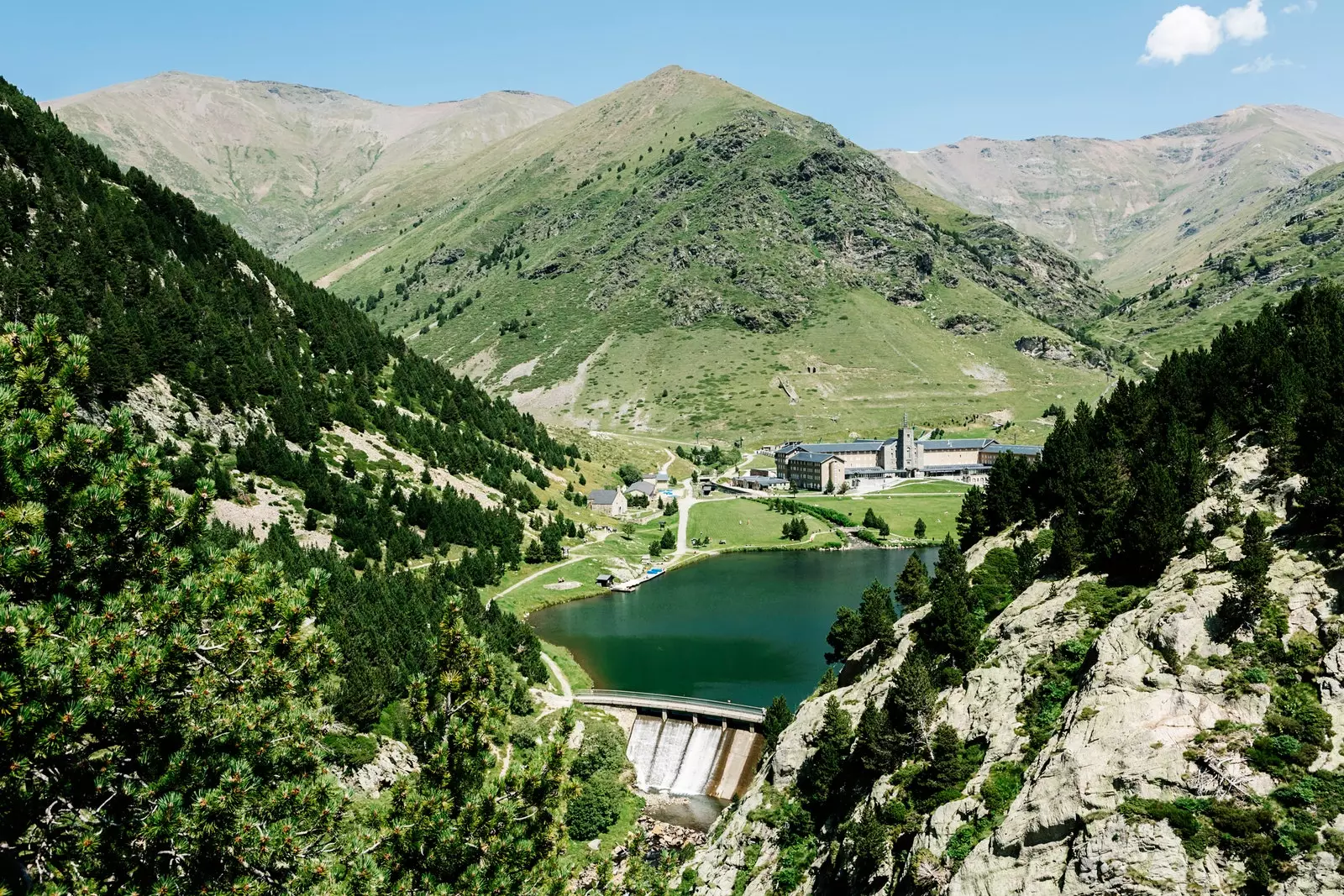 Udsigt fra Nuria Valley rack jernbanen.