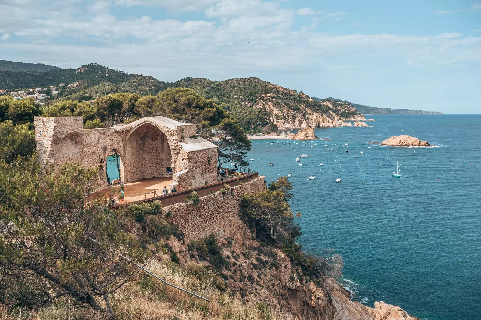 Tossa de Mar Costa Brava ၏ကမ်းခြေ။