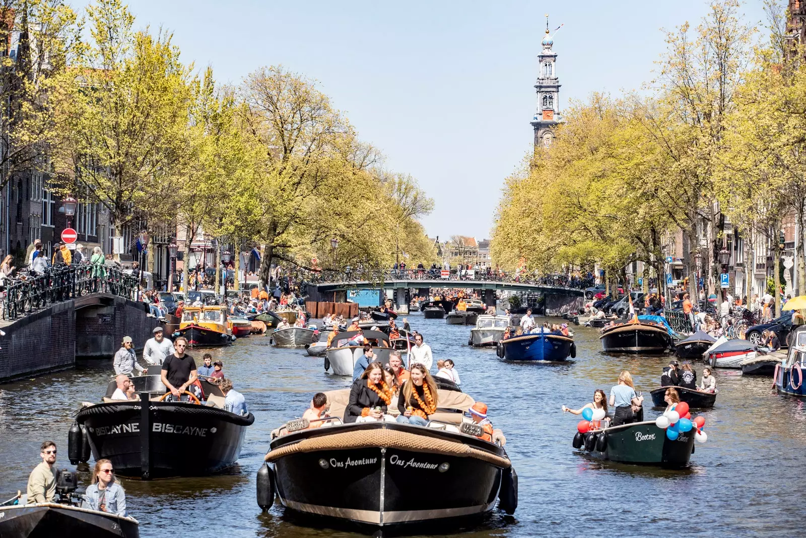 I canali di Amsterdam durante il King's Day