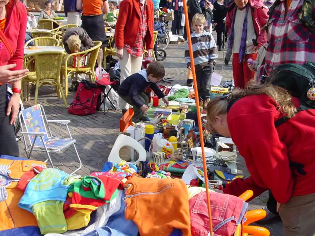 Flóamarkaður á konungsdaginn í Amsterdam