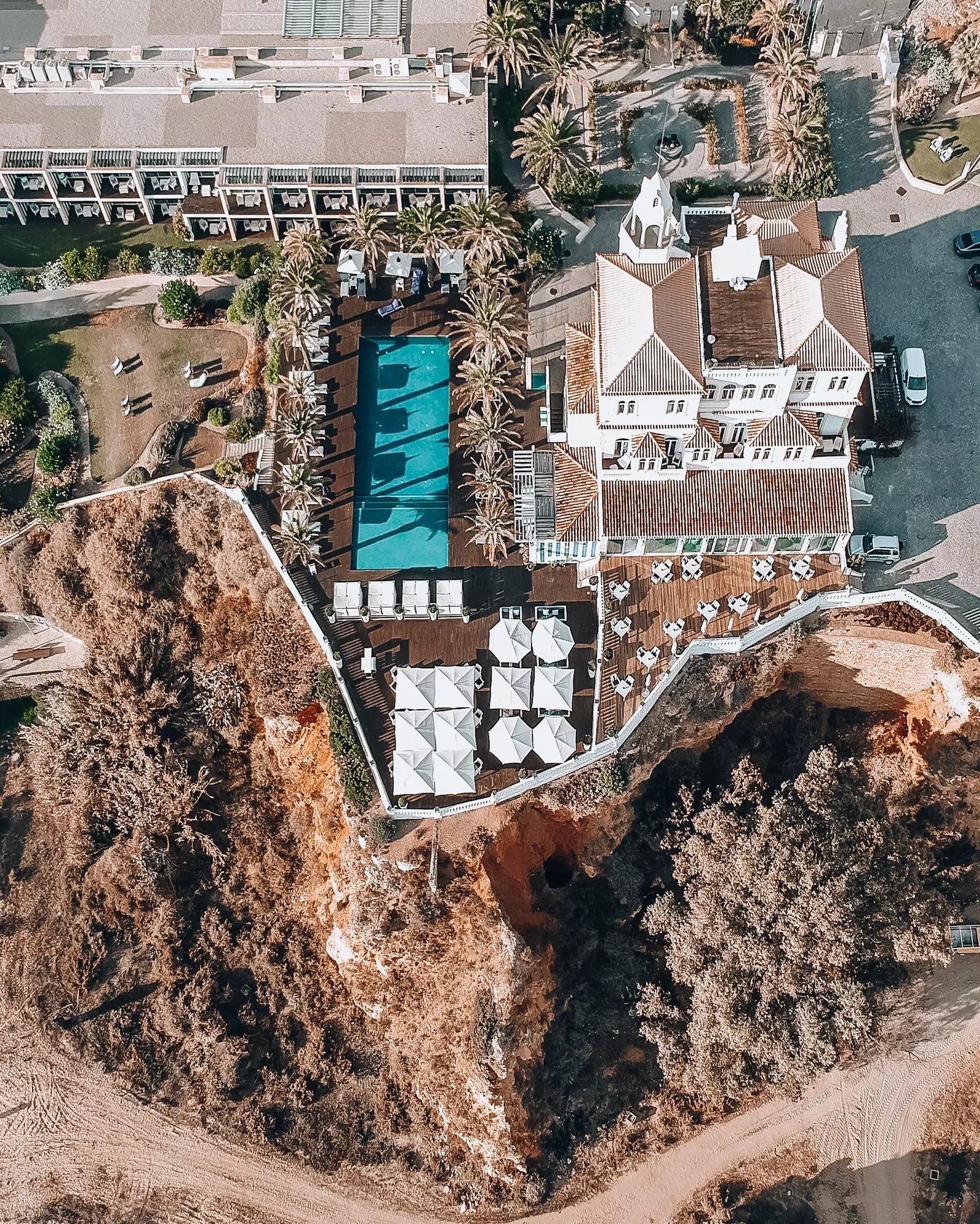 Volledige luchtfoto van het hotel