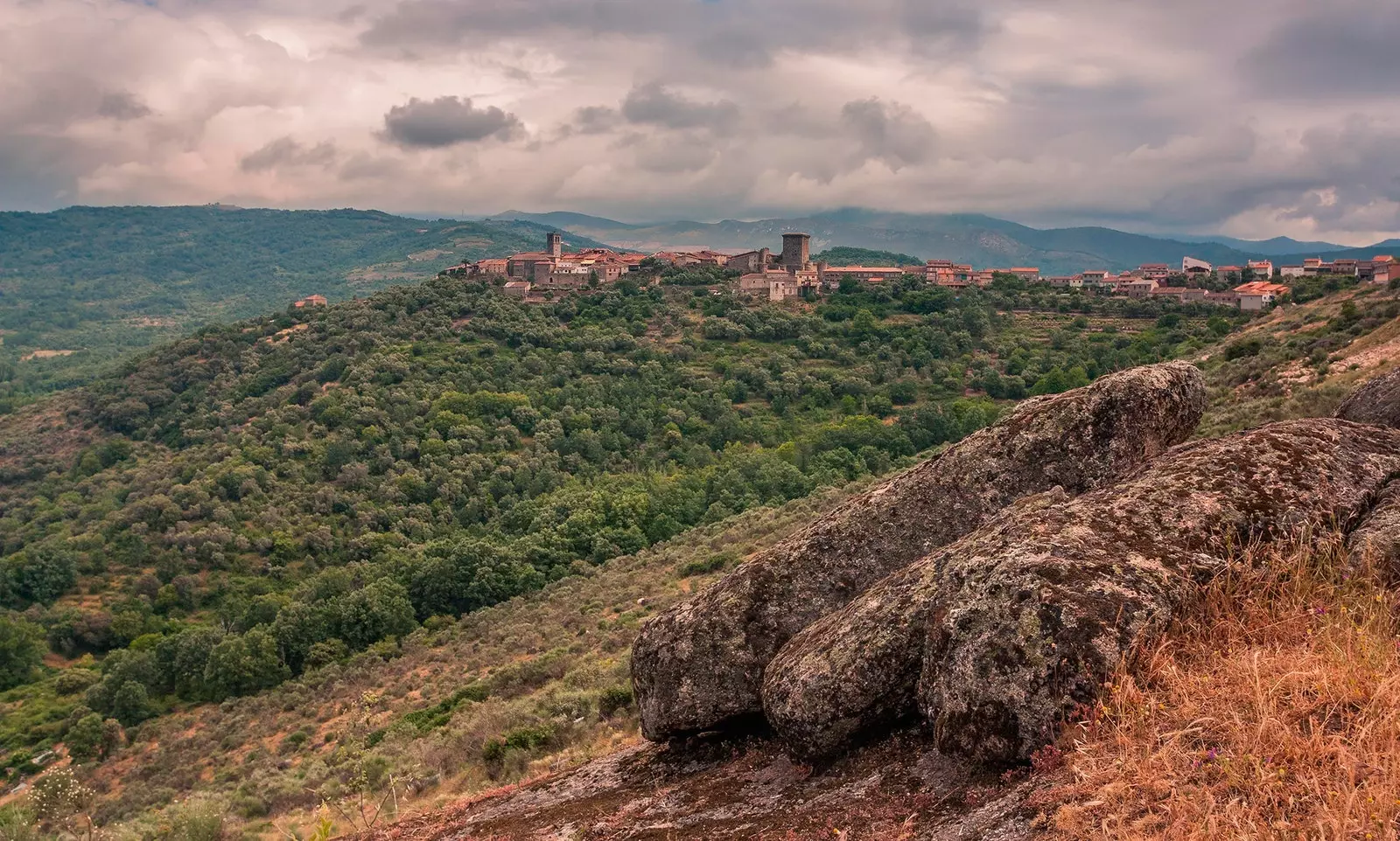 In der Ferne Miranda del Castañar.