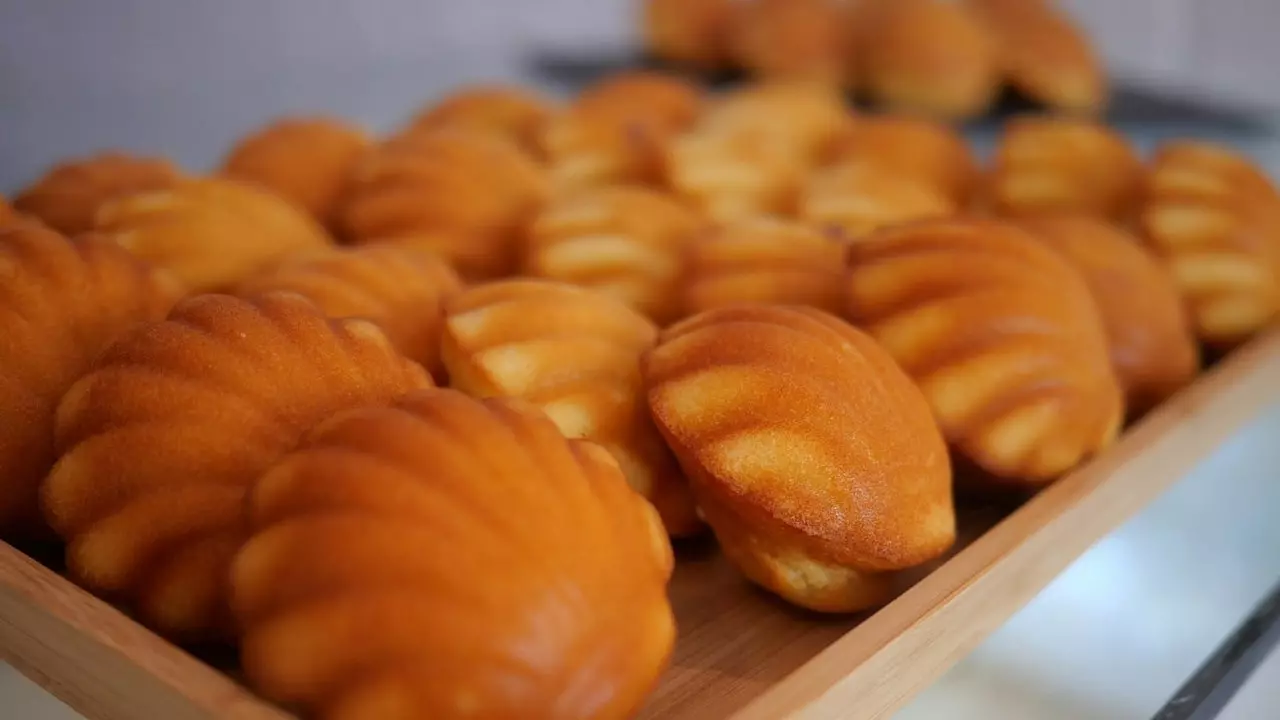 Proust, o bolinho sevilhano para comer Paris