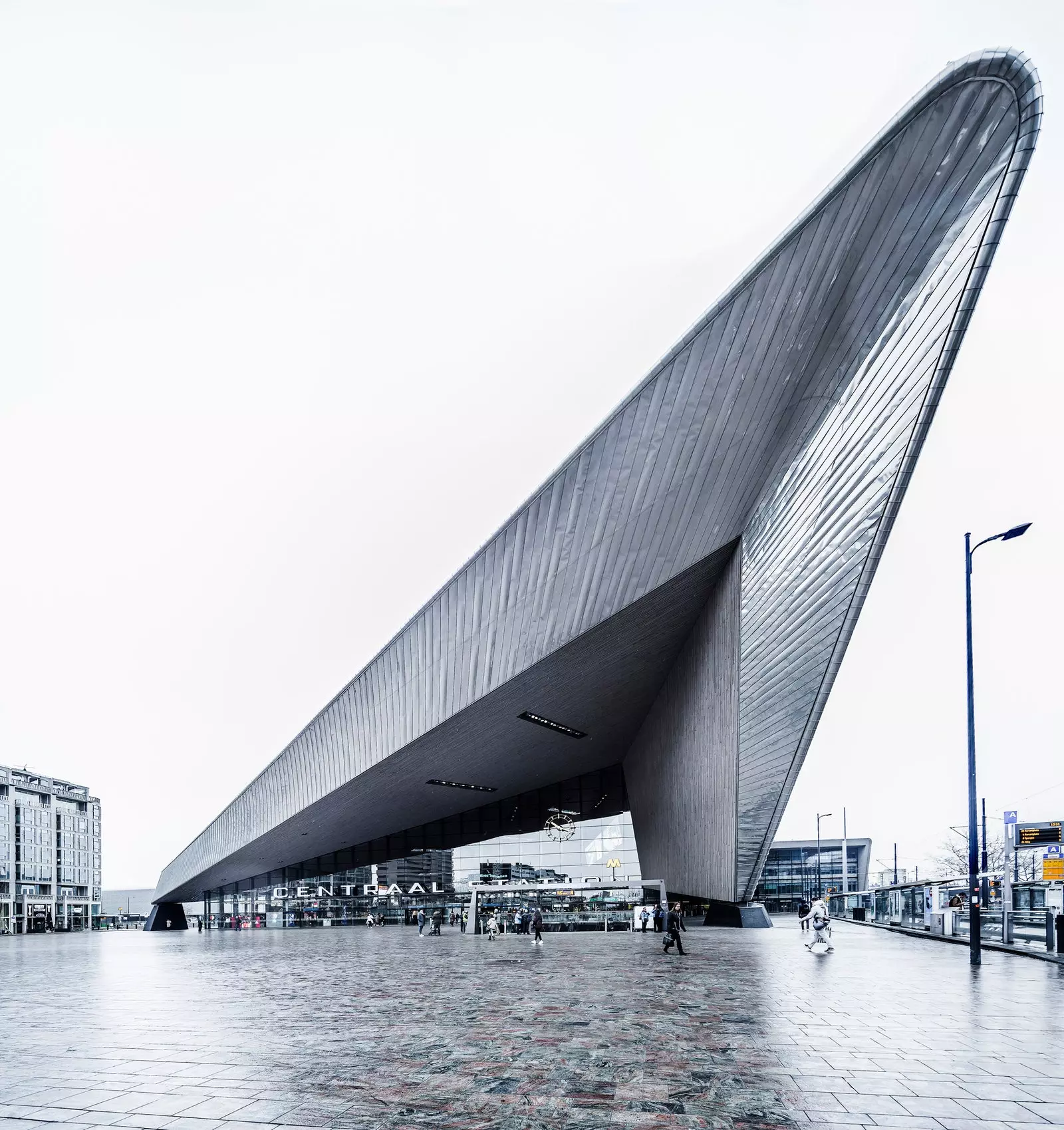 Spektakulær arkitektur af Rotterdams hovedbanegård.