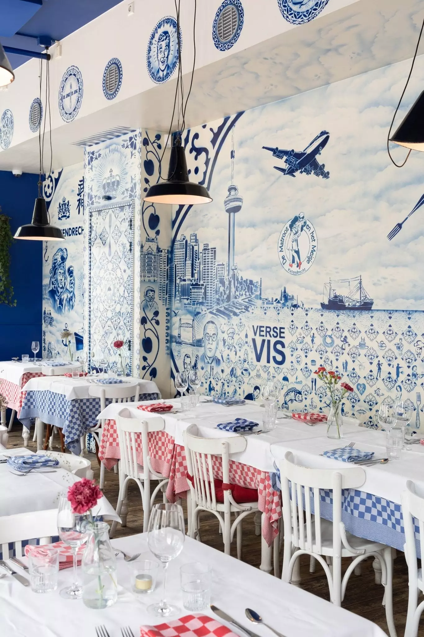 Moderne en vertederende aankleding in restaurant De Matroos in Het Meisje in Rotterdam.