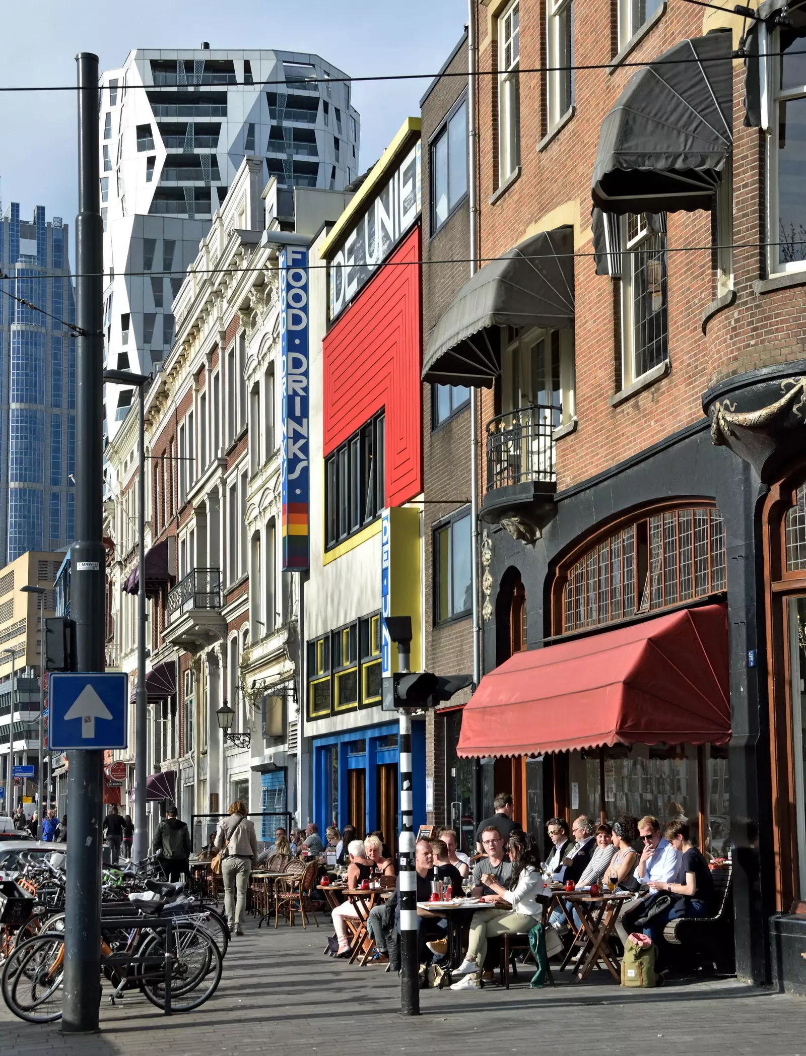 Strada Mauritsweg este una dintre cele mai pline de viață străzi din centrul orașului Rotterdam.