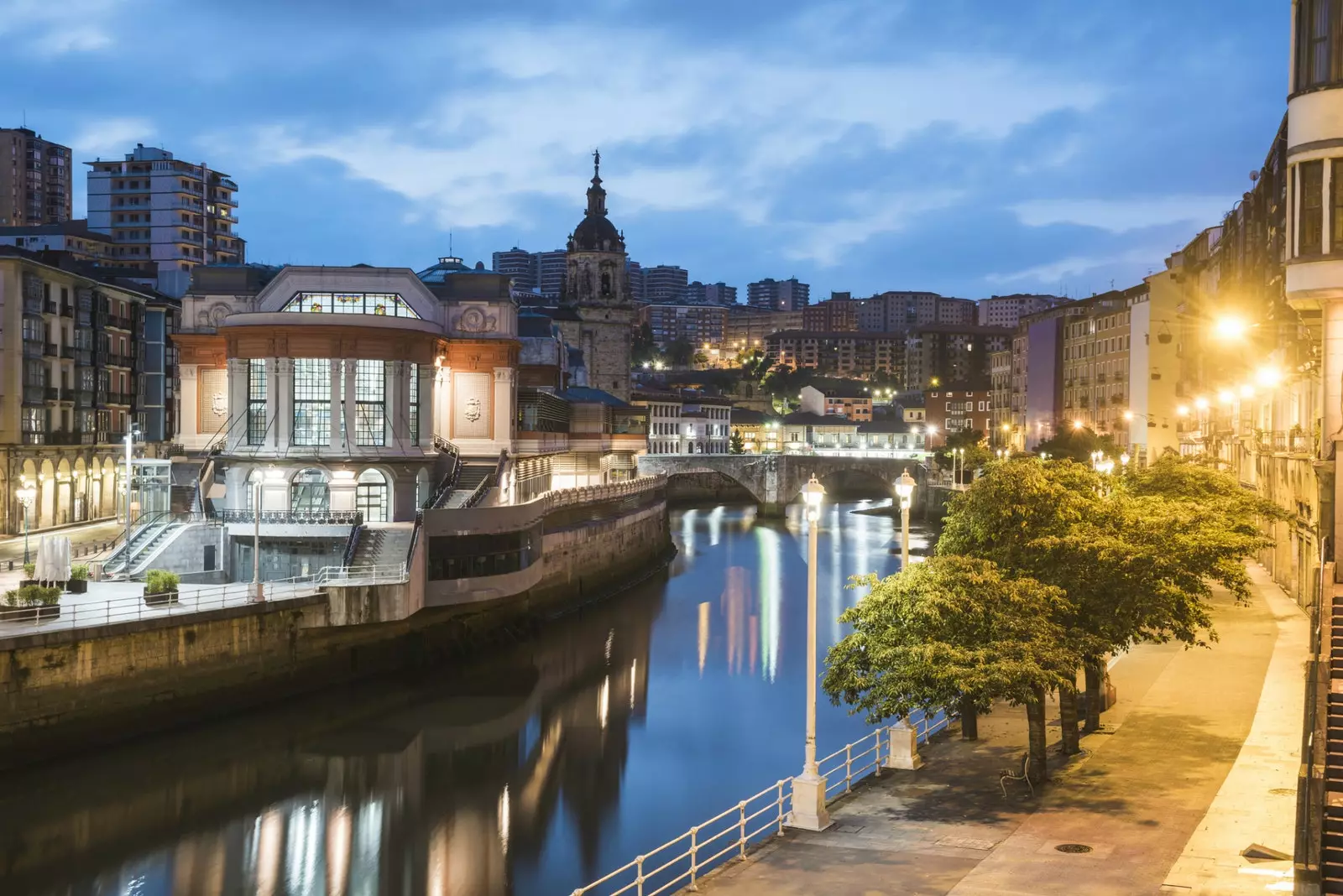 Is é Margadh Ribera Bilbao an margadh clúdaithe is mó san Eoraip.