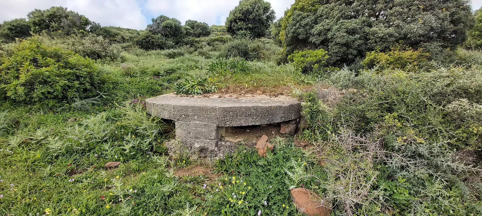 La Muralla de l'Estret quan els búnquers van conquerir Cdiz