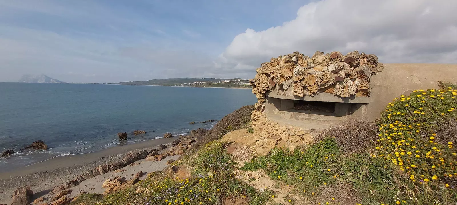 The Wall of the Strait when the bunkers conquered Cdiz