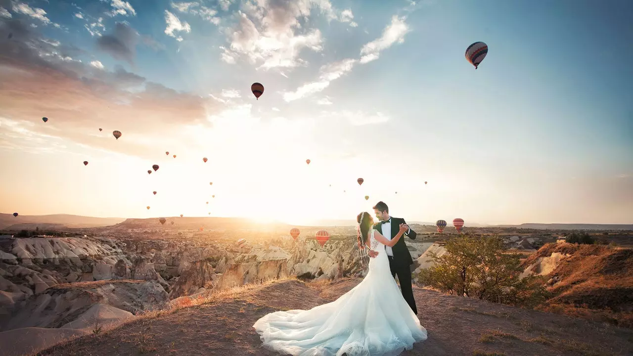 The bride and groom 'elope' to Turkey