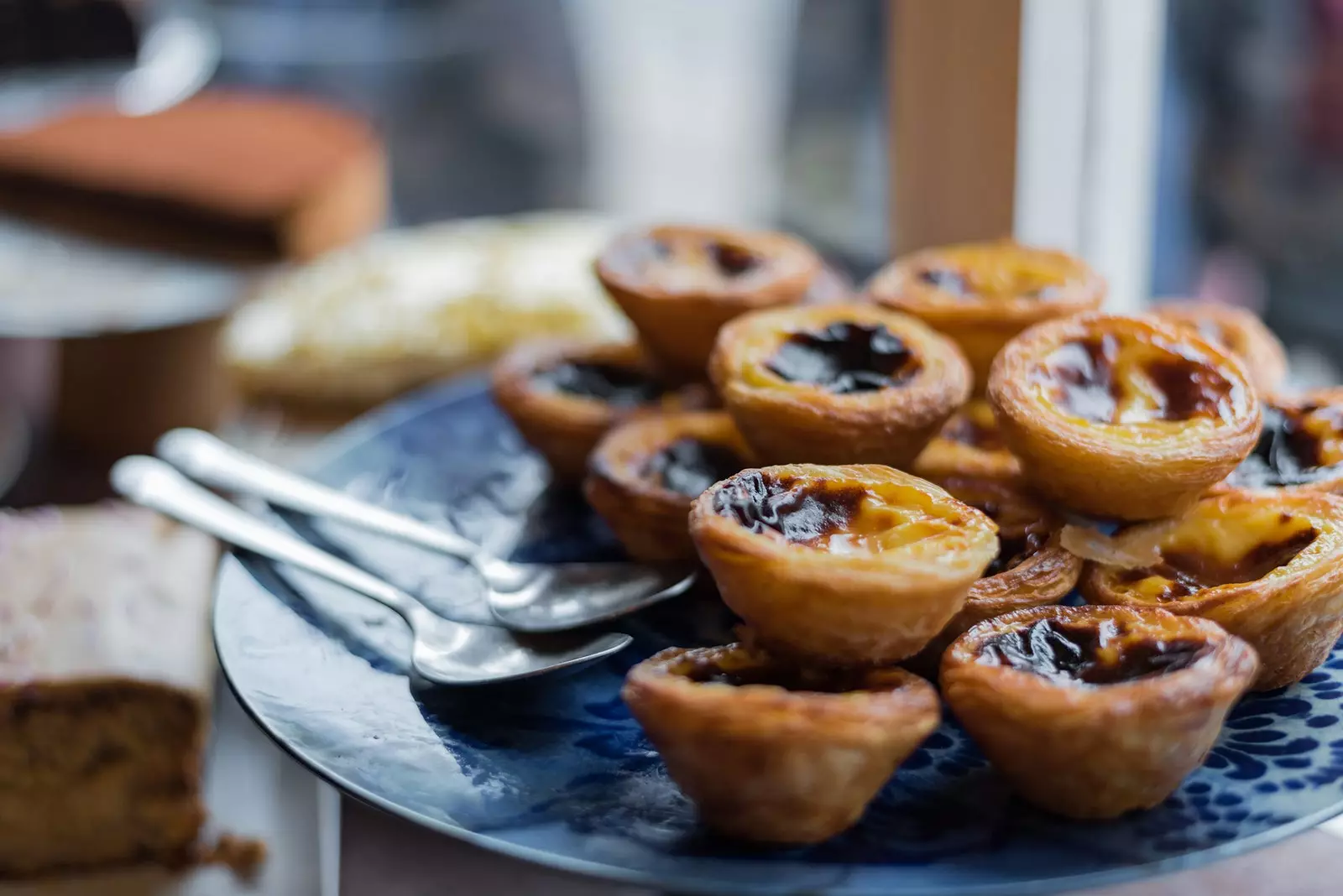 Portekiz'de denemek için pastel de nata ve diğer tatlılar