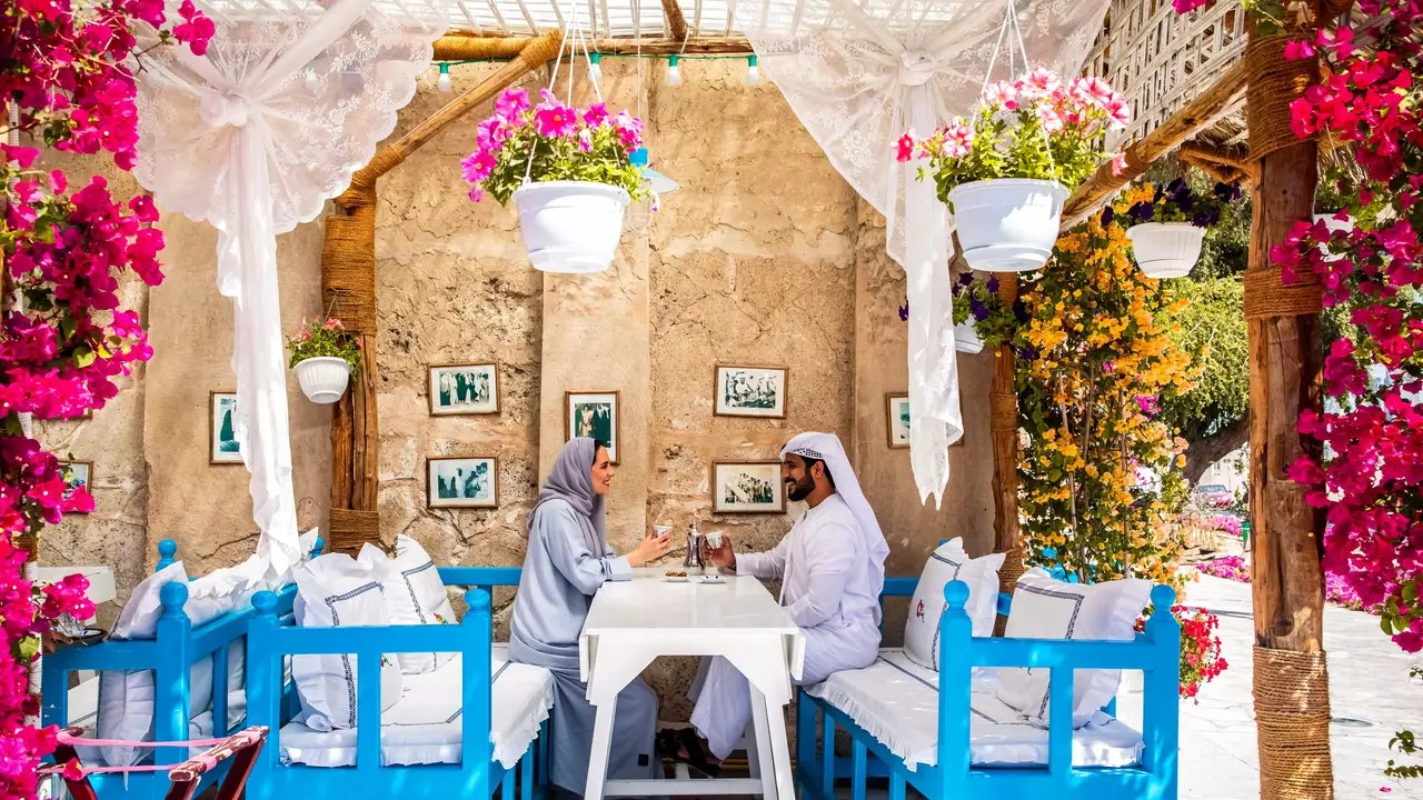 Dubai, tuhannen profiilin kaupunki (emiraatti).