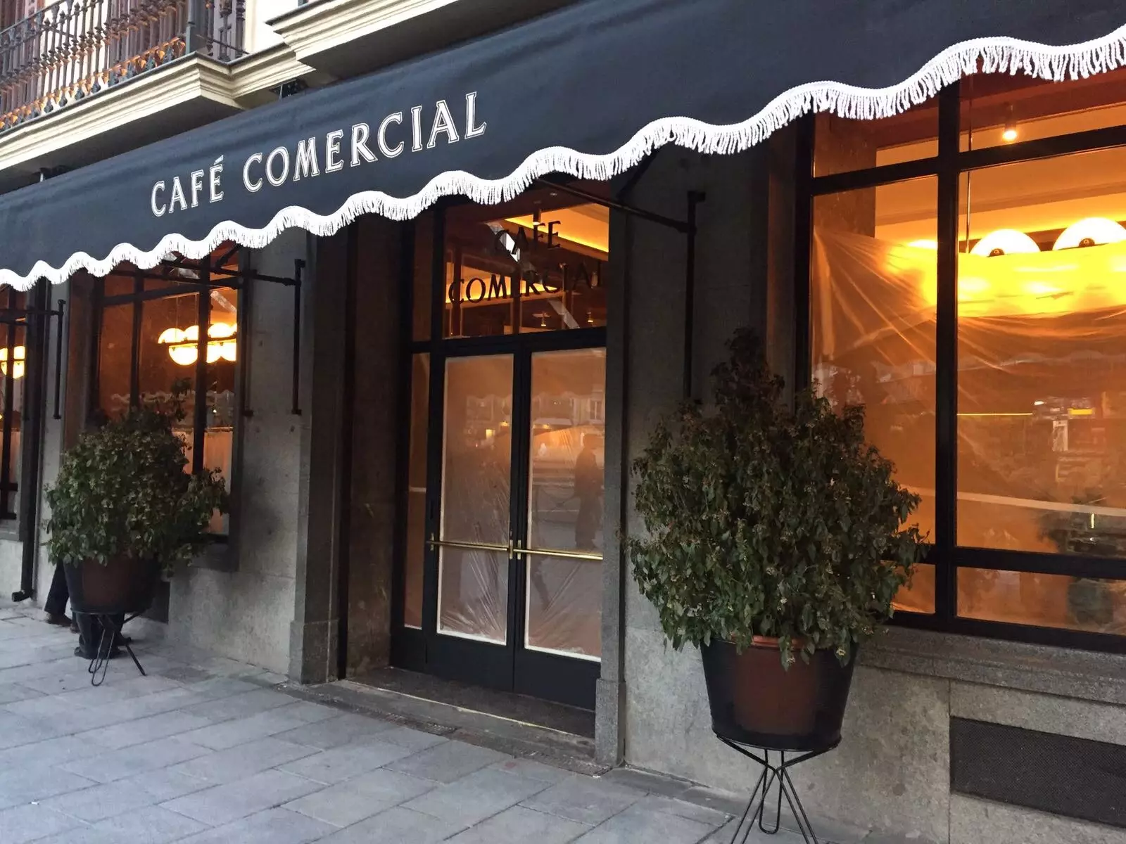 Rouvre le Commercial Café à Madrid