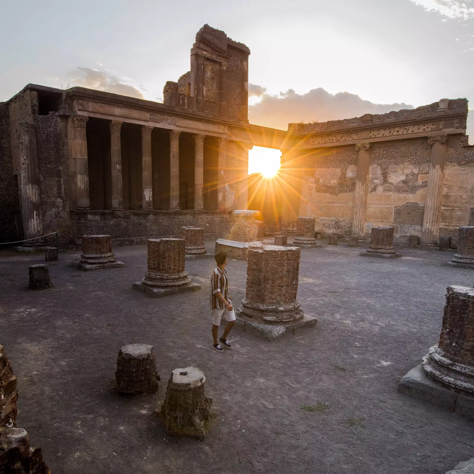 Pompeju pilsēta, ko pārņēma Vezuvs