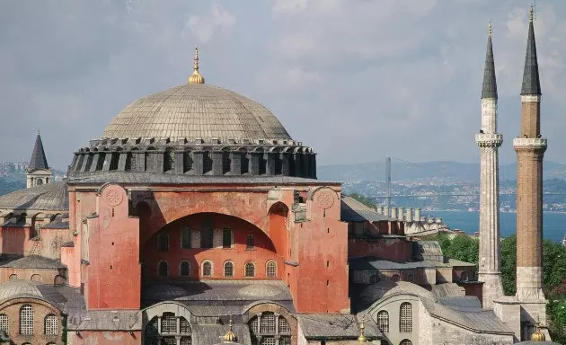 Hagia Sophia dan menara-menaranya