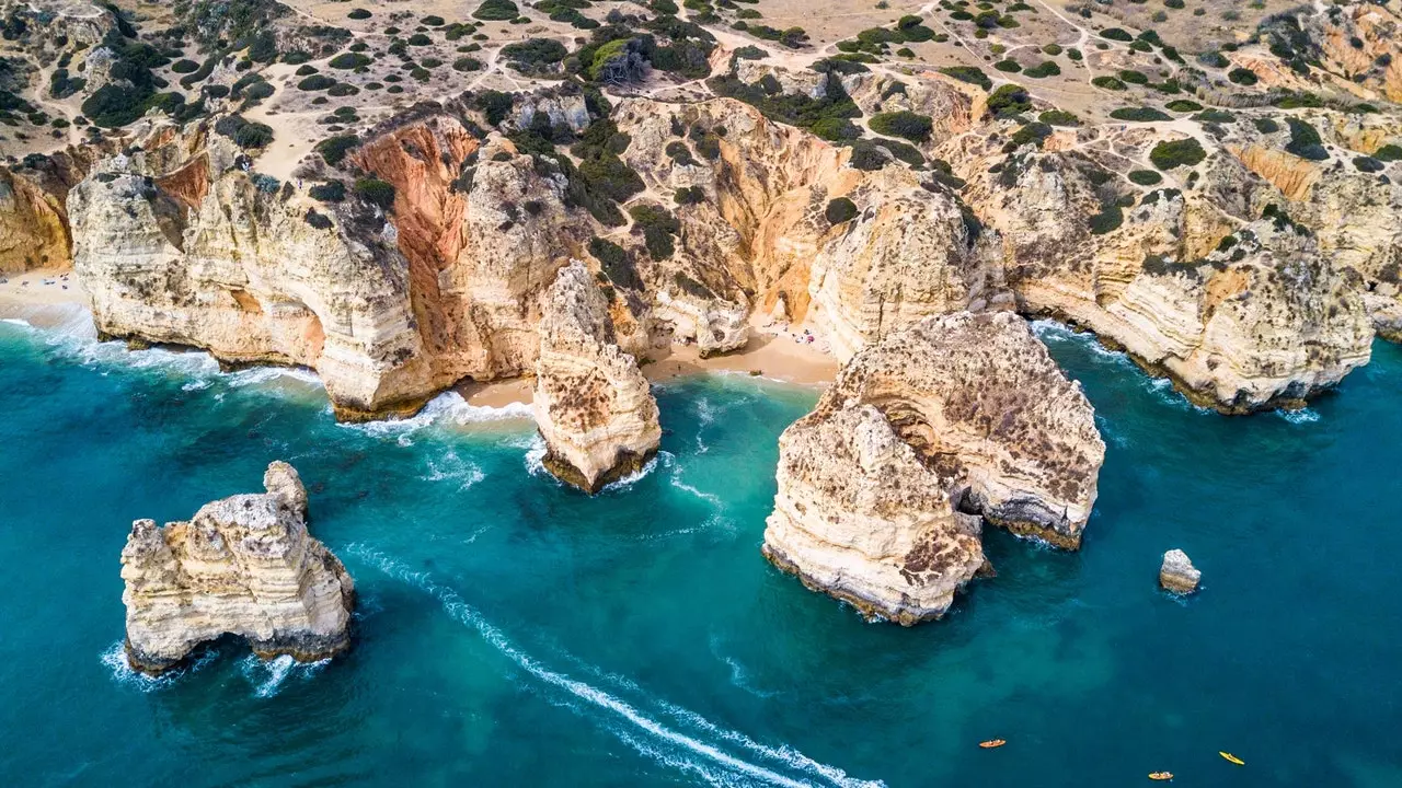 Mabonde Saba ya Kuning'inia ya Algarve: njia bora zaidi ya kupanda mlima huko Uropa