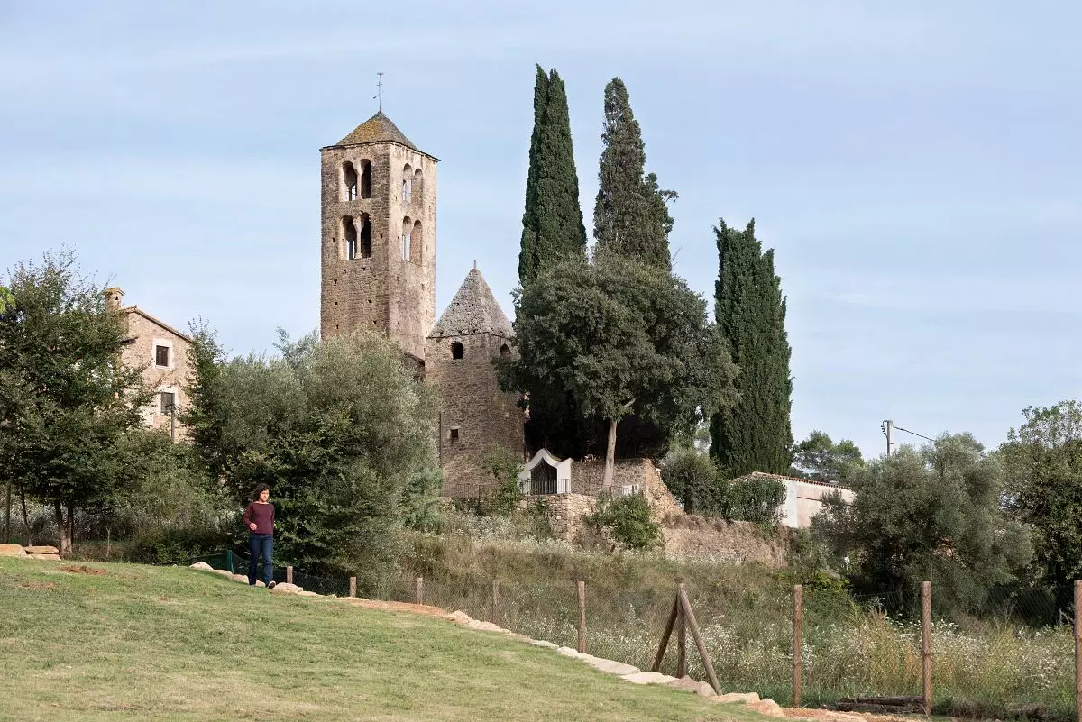 Kostel sv. Pere v Llorà Vall de Llemena Gerona Katalánsko.