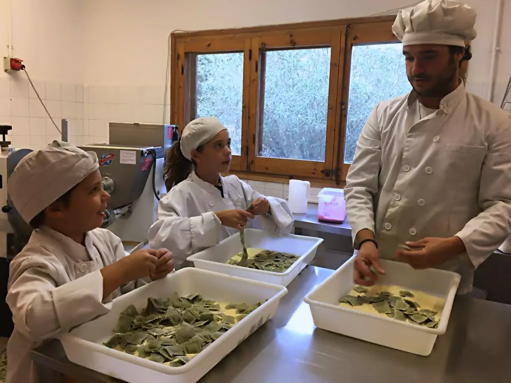 Fabrication de pâtes fraîches chez Negroni à Canet d'Adri Gerona.