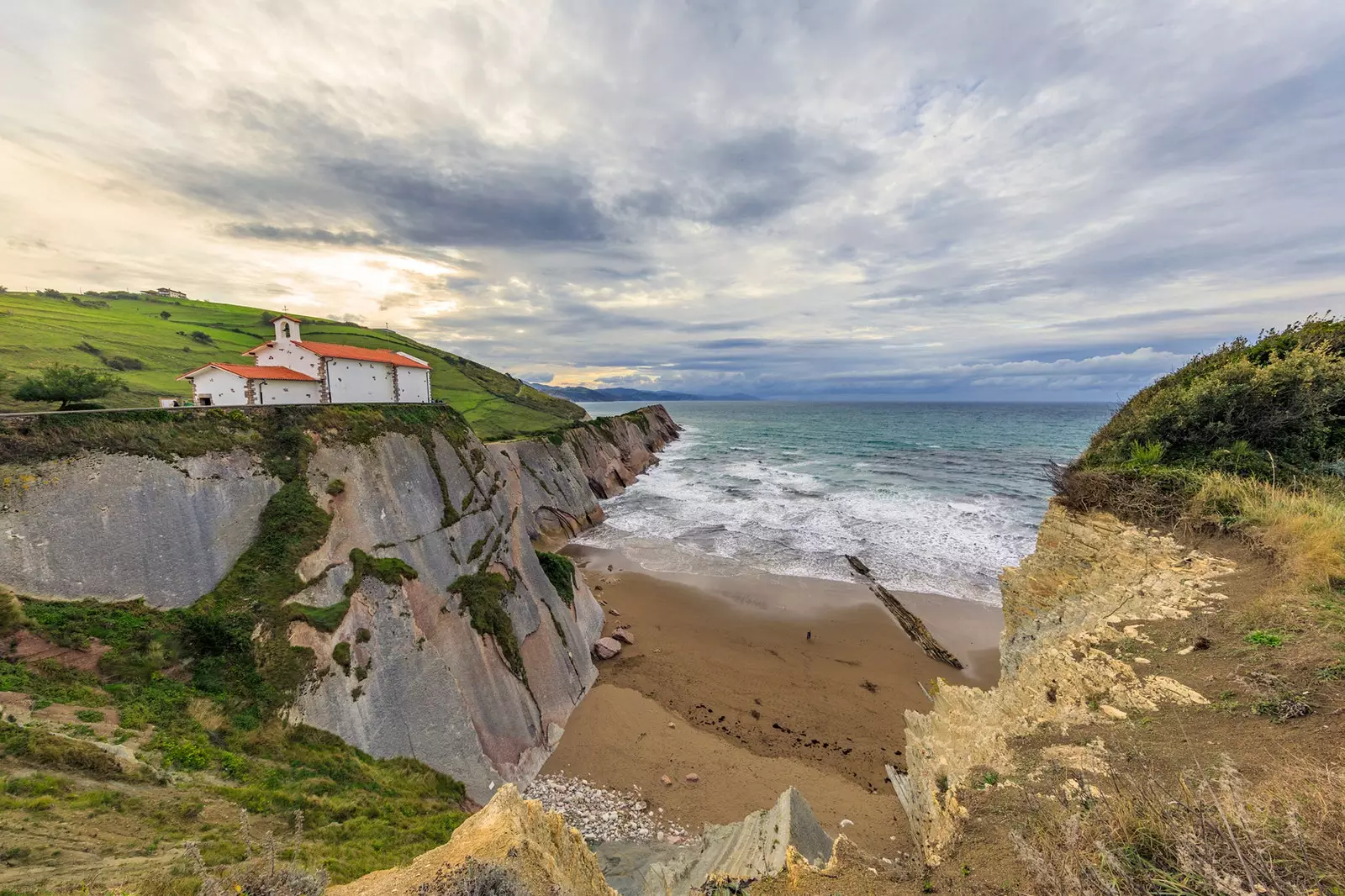 Prohlídka flyše do geologického ráje co by kamenem dohodil od San Sebastianu