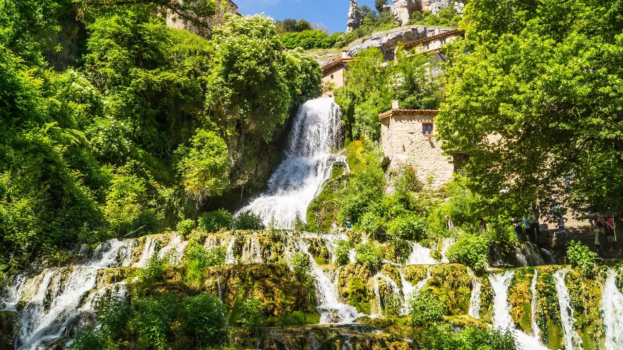 Burgoso miestelis, kuriame girdite tik krintantį vandenį: tai Orbaneja del Castillo