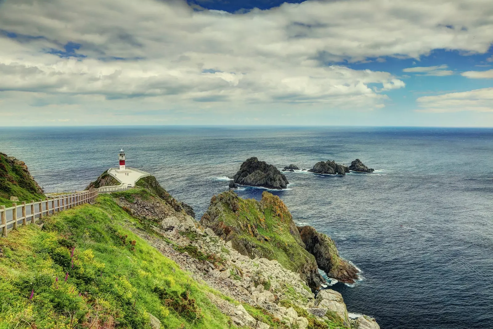 Percurso ao longo da costa norte da Galiza desde Betanzos até Cabo Ortegal.