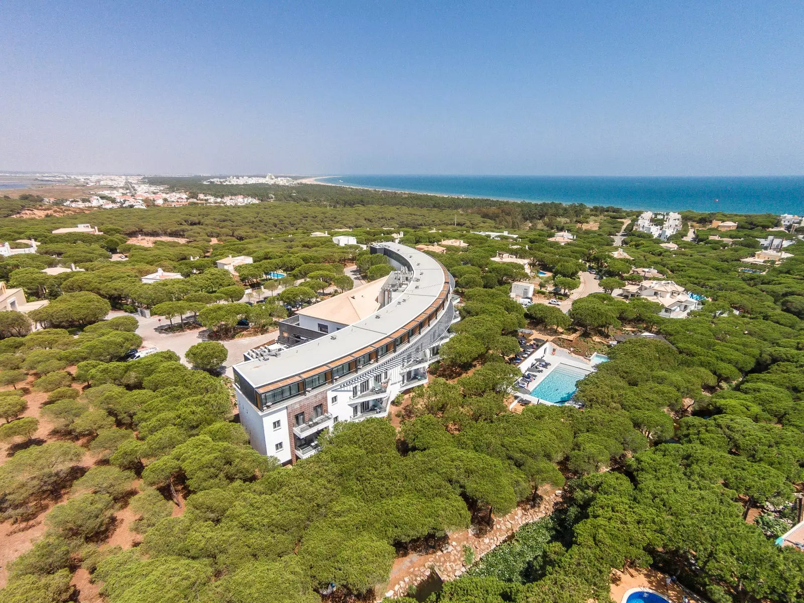 A Praia Verde Boutique Hotel egy hatalmas fenyőerdő közepén található Castro Marim városában.