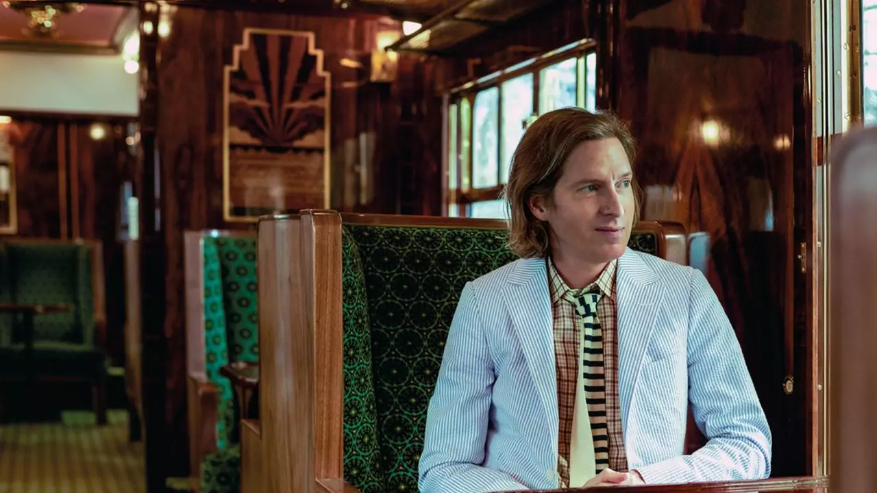 טראַוועלינג אין דעם מאַשין דיזיינד דורך Wes Anderson איז ווי צו זיין אין איינער פון זיין קינאָ