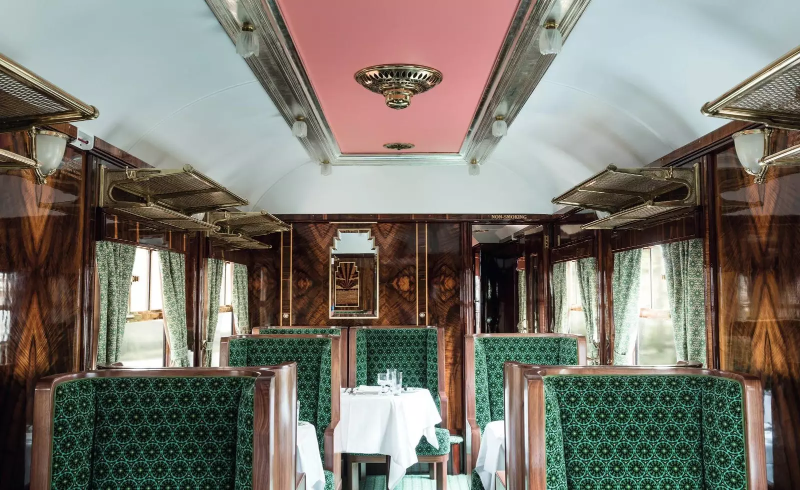 Britse Pullman Cygnus wagen ontworpen door Wes Anderson