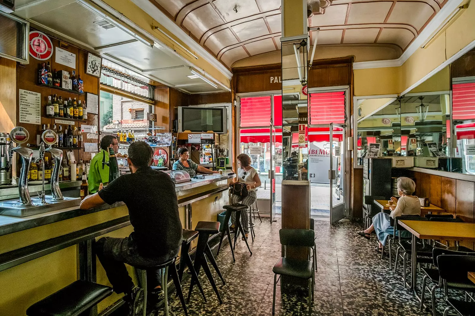 Äddi zu der Madrid ms Bar mécht El Palentino zou