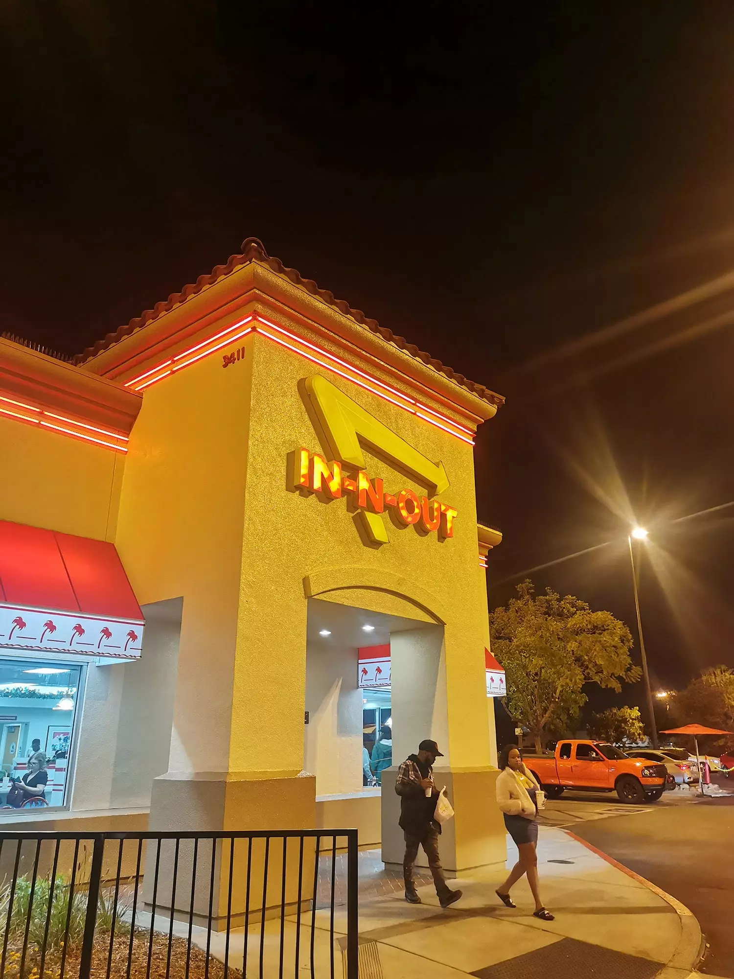 Facade of the Innout in Los Angeles