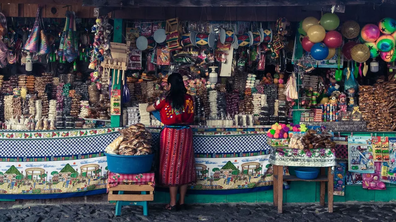 Guide of Guatemala with... María Mercedes Coroy