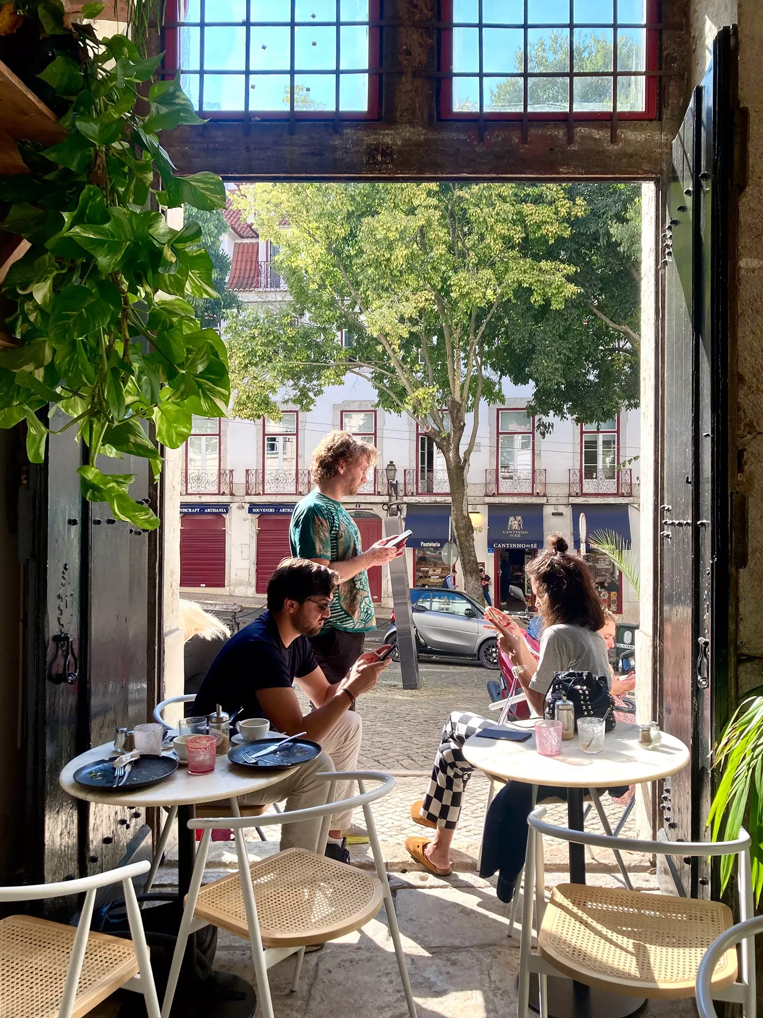 Kjære frokost i Alfama Largo de Santo Antonio da S