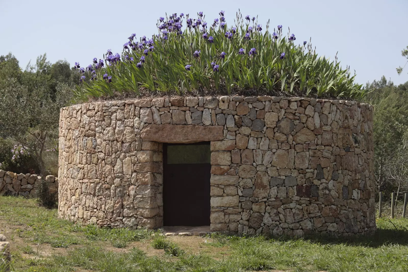 Barraca, Vinyes'e şarap turizminin tadını çıkarmak için bir köşe entre.