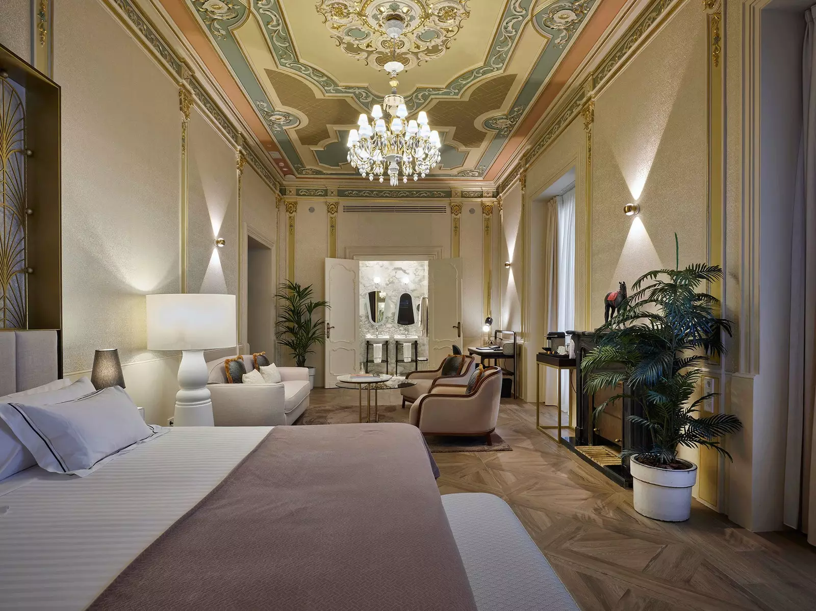 Una delle suite dell'hotel Palacio Vallier a Valencia.