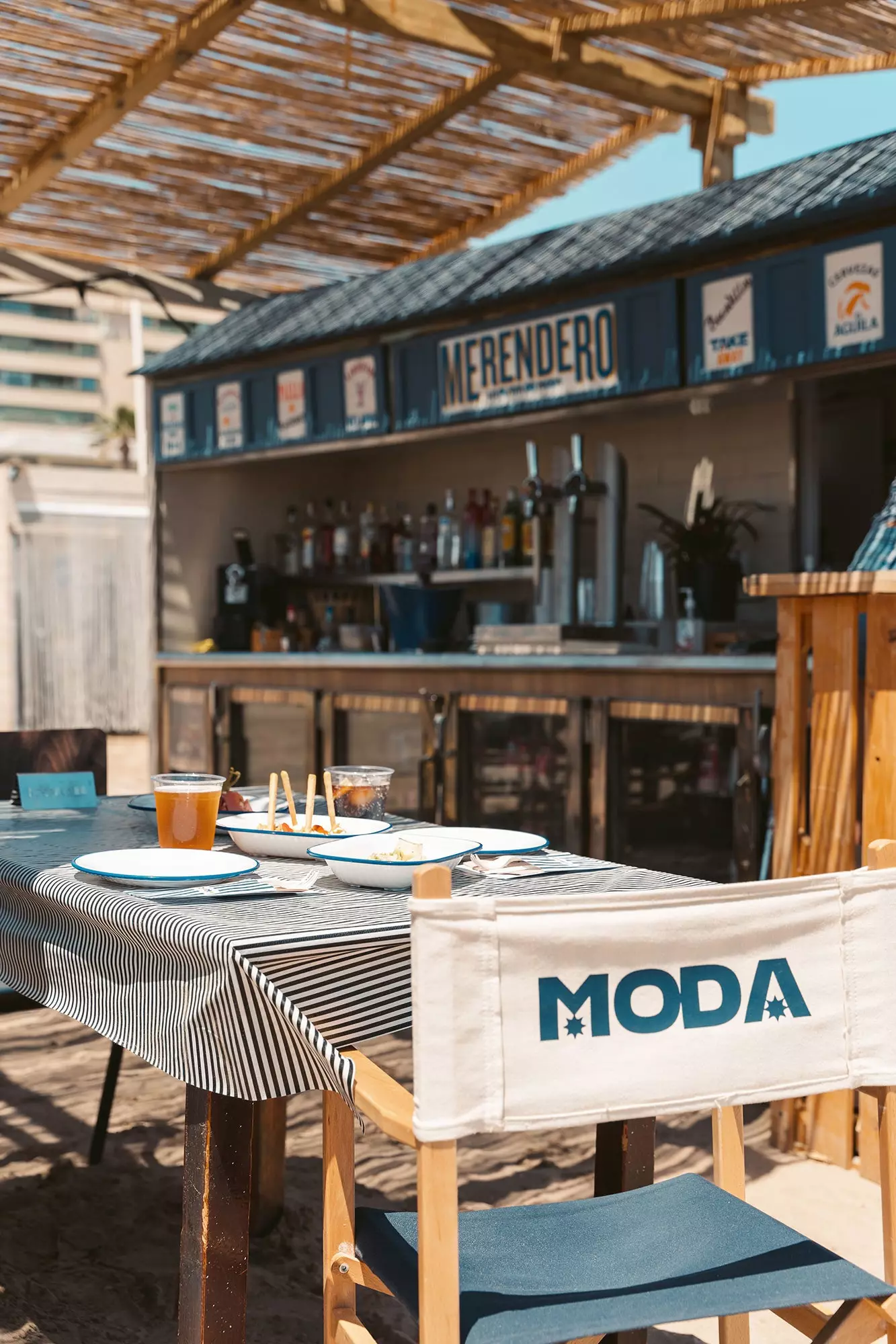 La Playa de Moda vrača tradicionalni bar na plaži v La Patacona